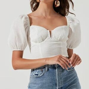 ASTR The Label Asher Seersucker Puff Sleeve Top in White - Size S